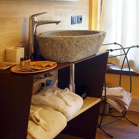 Residenza Con Le Corti Di Avesa Affittacamere Verona